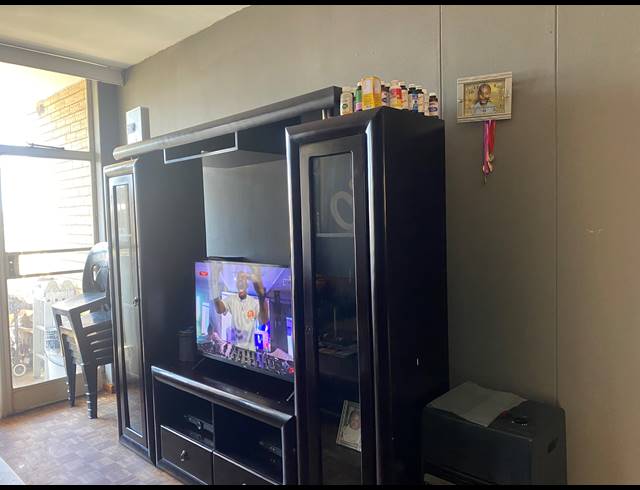 2 BEDROOM TOWNHOUSE FOR SALE IN LORENTZVILLE